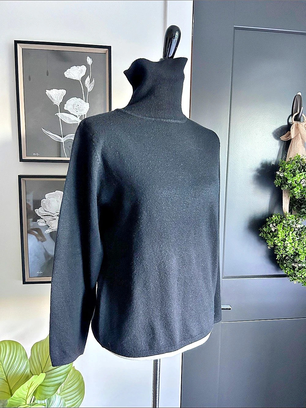 C·Hughes Black Turtleneck Sweater Size Medium Like New